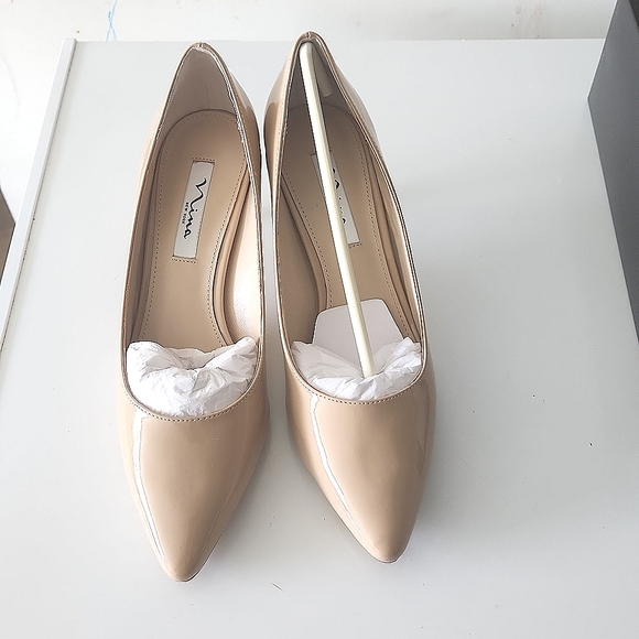 NINA60 LATTE PATENT LEATHERETTE MID-HEEL CLASSIC PUMP - Picture 2 of 5